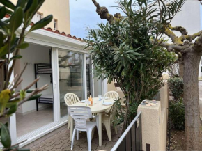 Appartement T2 cabine avec grande terrasse, proche plage, parking et équipements complets - FR-1-387-165